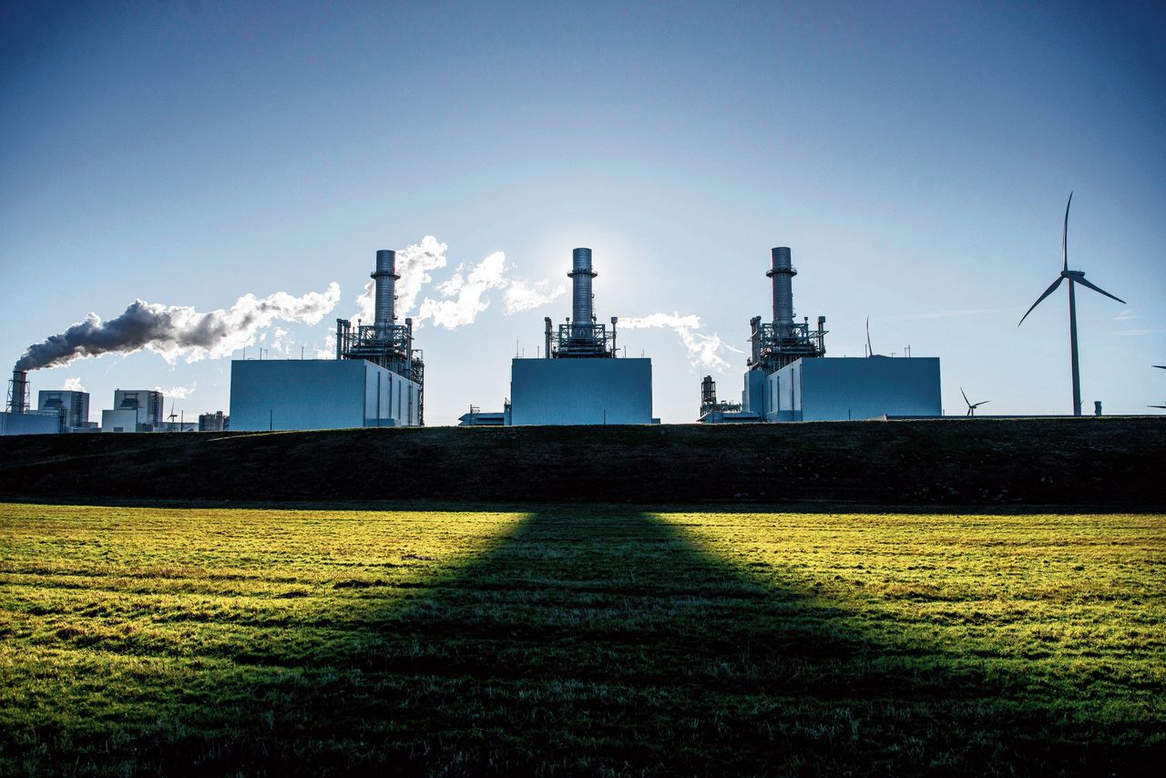 De energiecentrale van Vattenfall aan de Eemshaven.