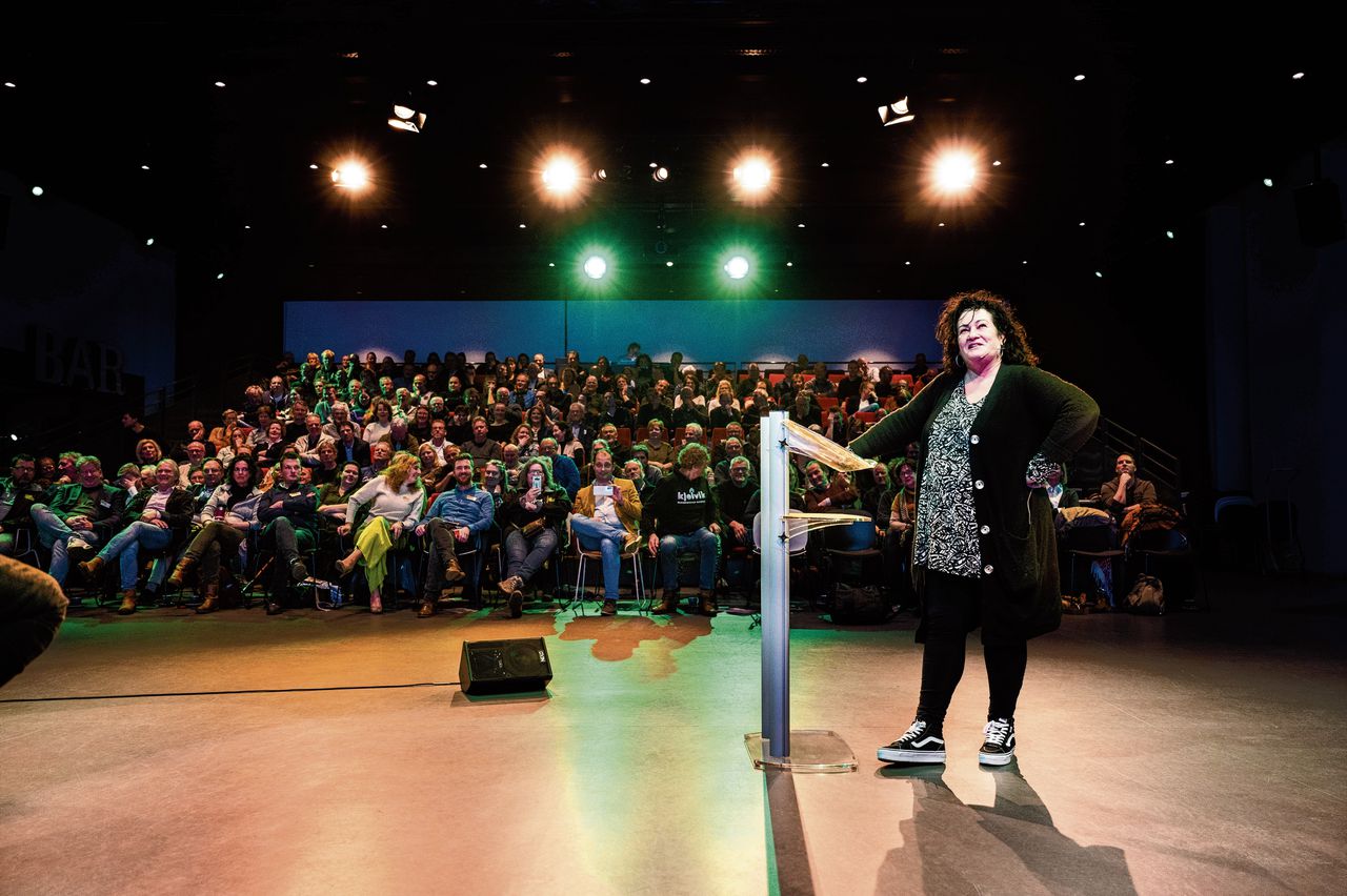 Caroline van der Plas op een verkiezingsbijeenkomst in Eemnes.