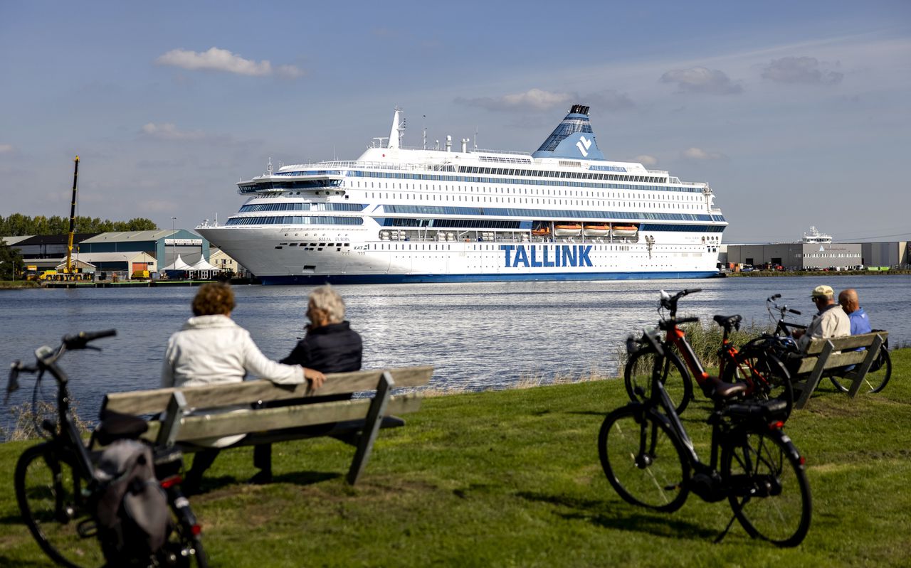 De gemeenteraad besloot afgelopen december nog dat het zeecruiseschip Silja Europa een half jaar lang duizend mensen een onderkomen zou bieden.