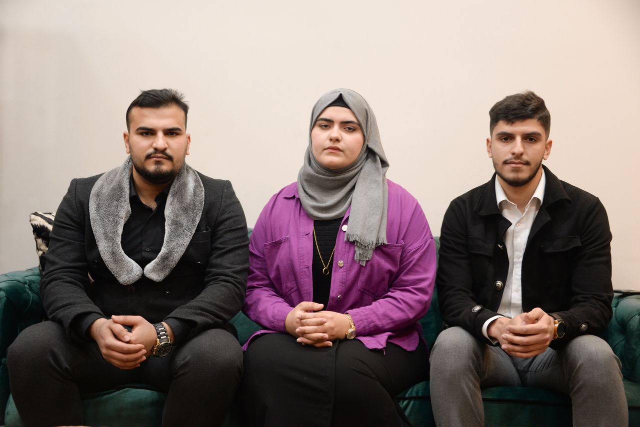 Farouk (23), Nour (24) en Mohammed al-Badrani (21). Hun ouders werden op 22 maart 2016 gedood door het Nederlandse bombardement op een wooncomplex in Mosul.