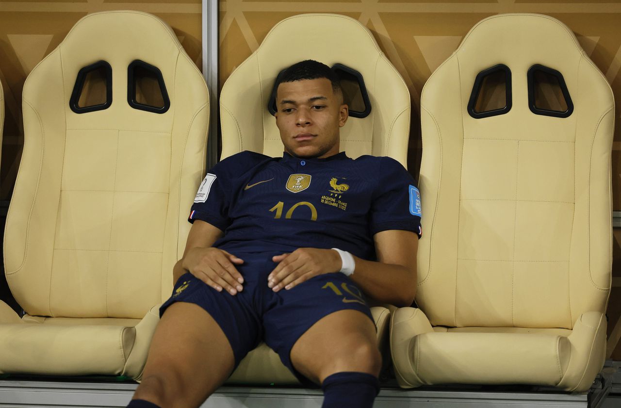 De Franse aanvaller Kylian Mbappé na de verloren WK-finale tegen Argentinië in Qatar.