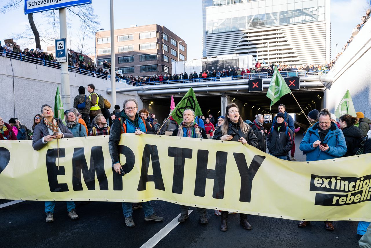 Klimaatactivisten van Exinction Rebellion blokkeerden in januari de A12 in Den Haag.