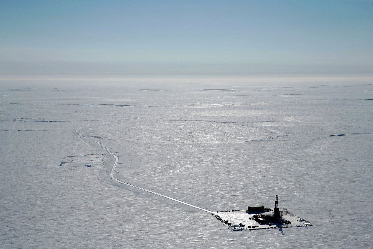 Luchtfoto (uit 2019) van een installatie waarmee ConocoPhillips al verkennende boorwerkzaamheden verricht in het Willlow-olieveld, in Alaska.