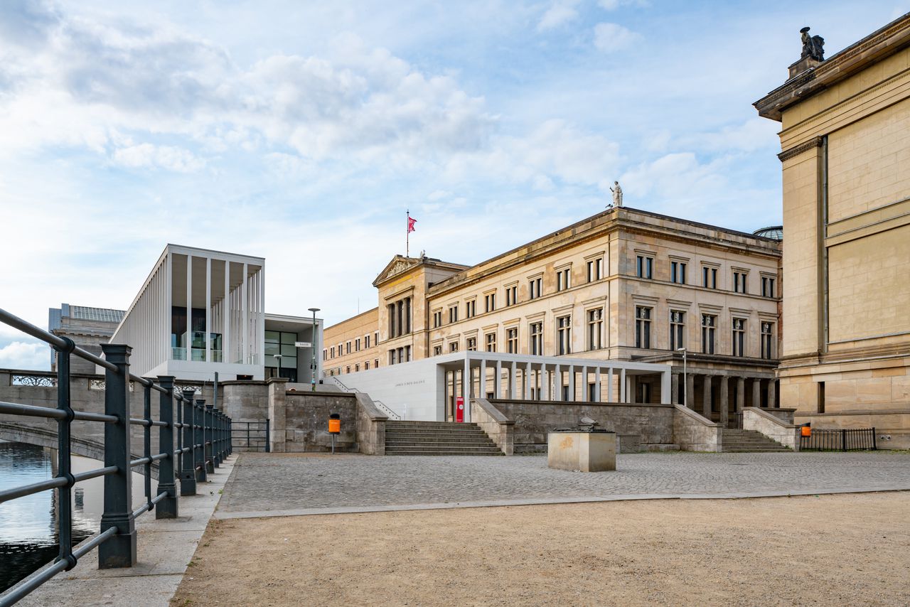 Het Museum Insel in Berlijn, met het door David Chipperfield gerenoveerde Neues Museum.