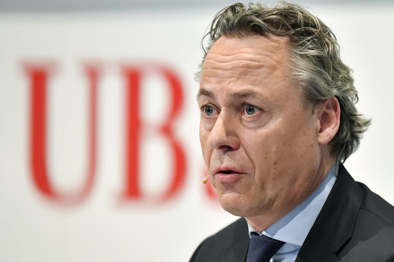 Ralph Hamers treedt terug als topman bij Zwitserse bank UBS.