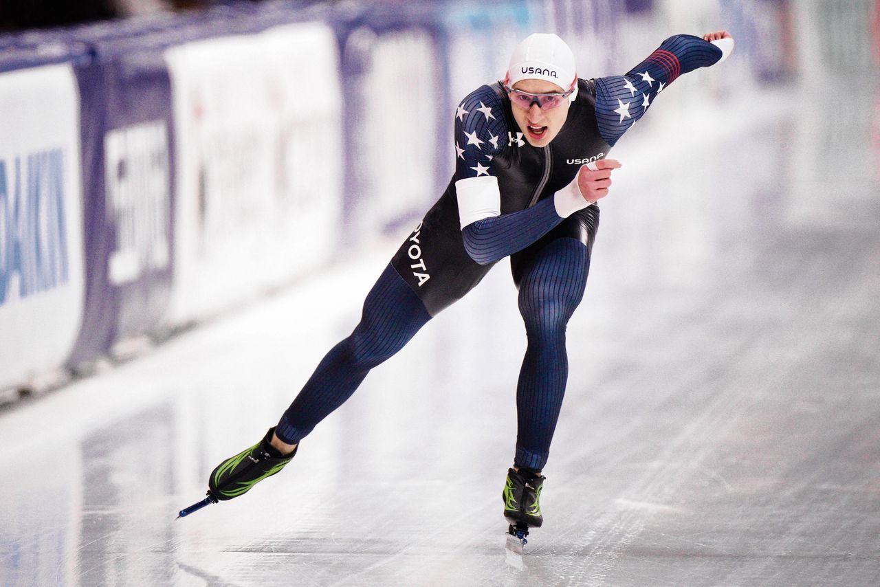 De Amerikaan Jordan Stolz won in Stavanger de 1.000 en 1.500 meter.