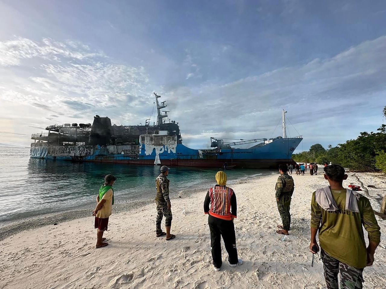 Het wrak van de MV Lady Mary Joy aan de kust van het Basilan-eiland in de zuidelijke Filippijnen.