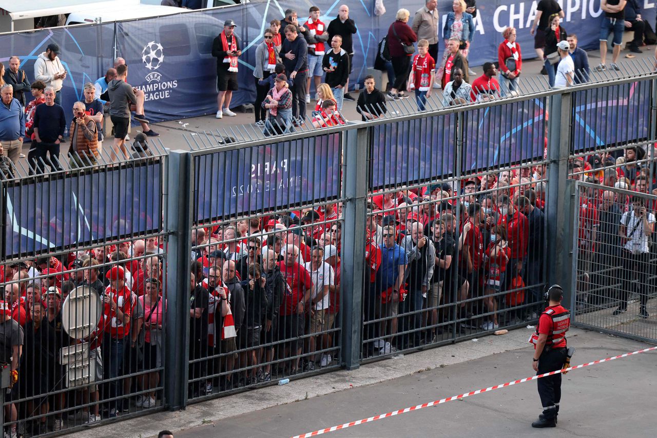 Duizenden supporters met een nepkaartje probeerden op 28 mei vorig jaar het Stade de France in te komen, wat leidde tot grote chaos.