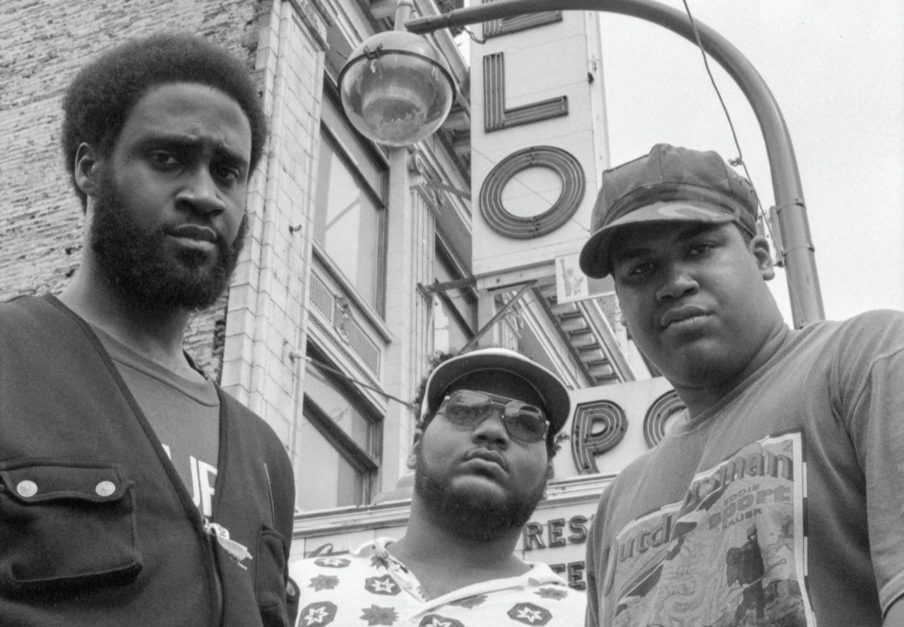 De La Soul bij het Apollo Theater, New York, 1993. Met Posdnuos (links), Maseo en Dave.