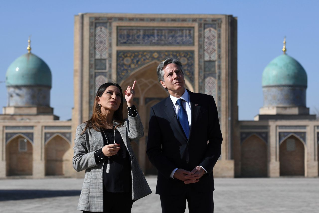 De Amerikaanse minister van Buitenlandse Zaken Antony Blinken bezocht woensdag een moskeeëncomplex in de Oezbeekse hoofdstad Tasjkent.