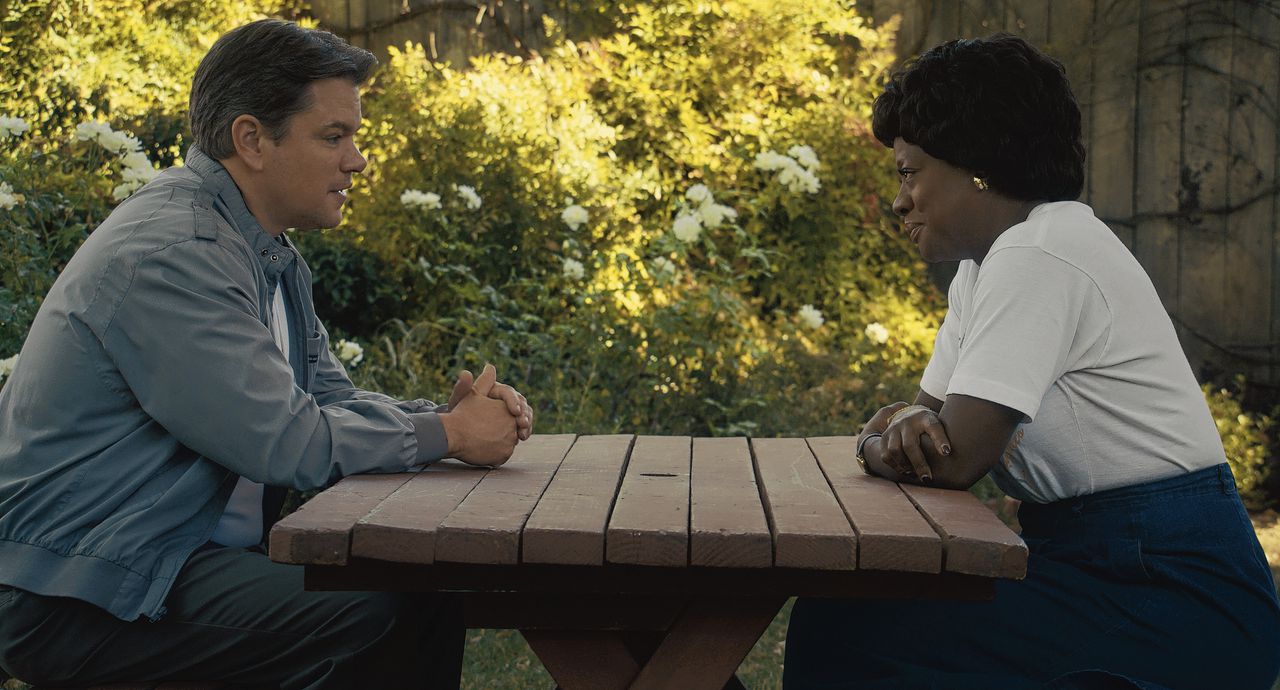 Nike-mastermind Sonny Vaccaro (Matt Damon) en Deloris, de moeder van Michael Jordan (Viola Davis), in ‘Air’.