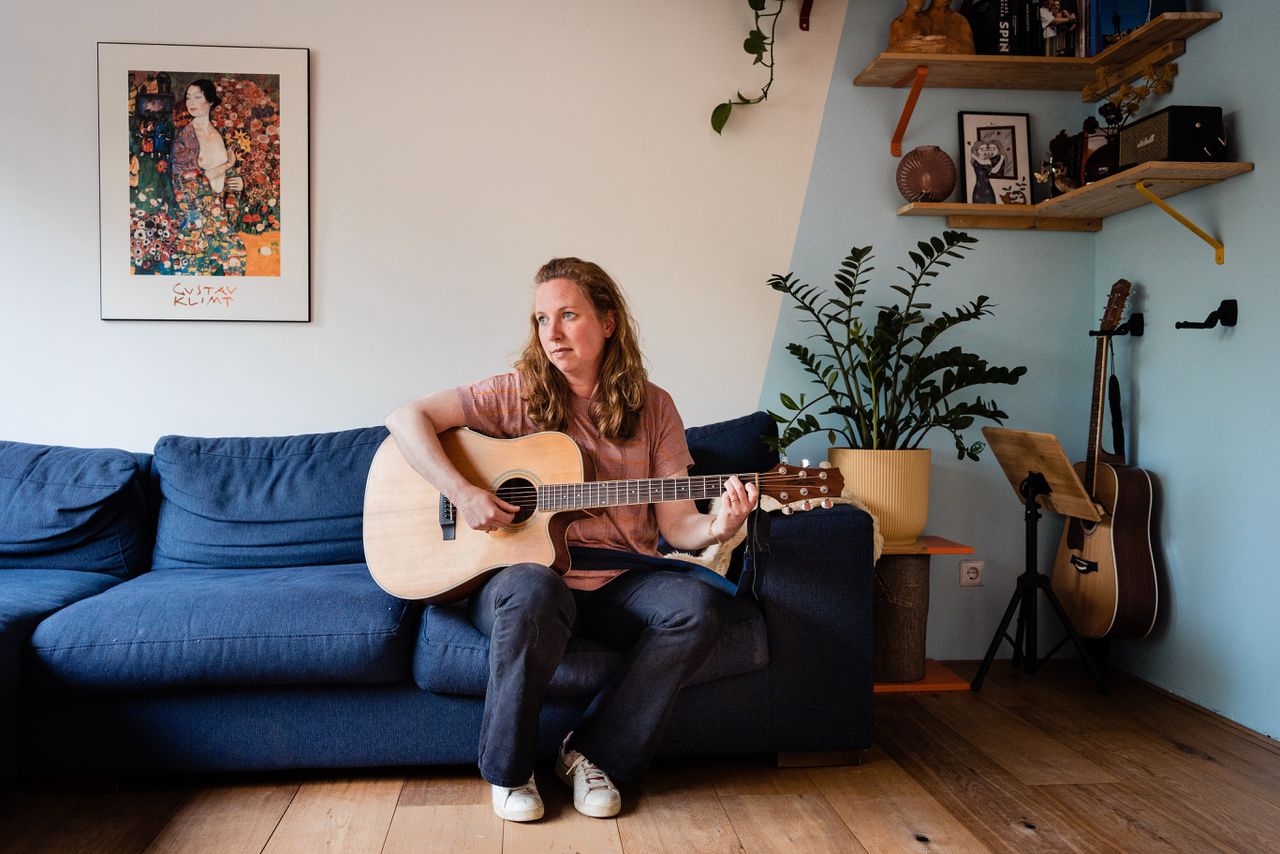 Geertje Jorritsma is sinds haar postcoviddiagnose muziek gaan maken. „Drie jaar geleden had ik nooit gedacht dat ik een lied zou schrijven.”