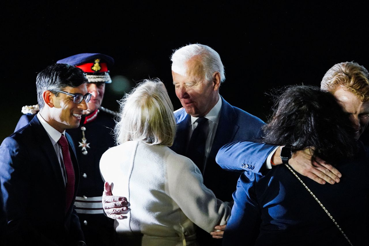 De Britse premier Rishi Sunak verwelkomde de Amerikaanse president Joe Biden dinsdagavond.