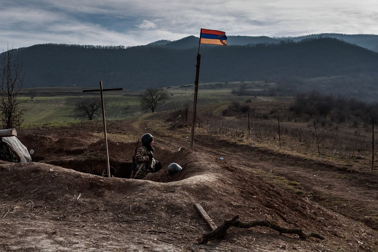 Armeense militairen vlakbij de grens met Nagorno-Karabach.