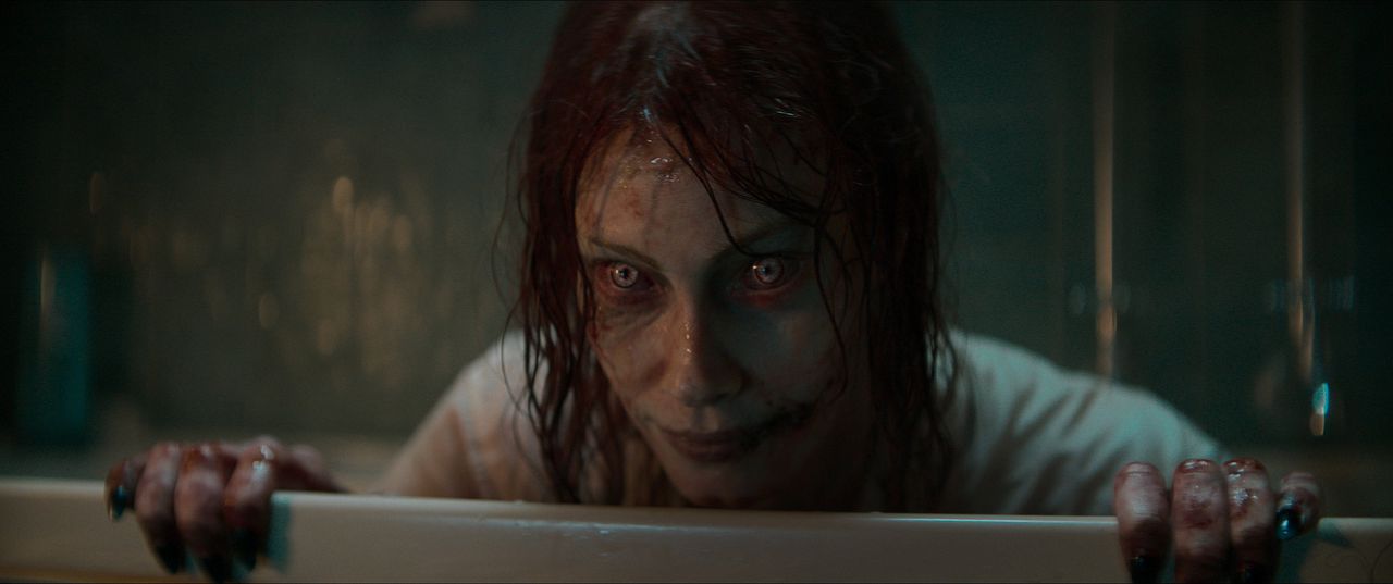 Mama Bridget (Gabrielle Echols) heeft een slechte dag, in ‘Evil Dead Rise’.