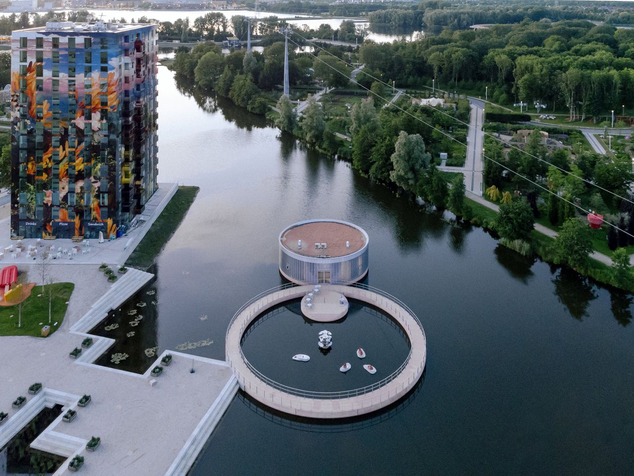 Het ‘pilotmuseum’ kunstpaviljoen M, op het Floriade-terrein, blijft in ieder geval tot en met 2025 bestaan.