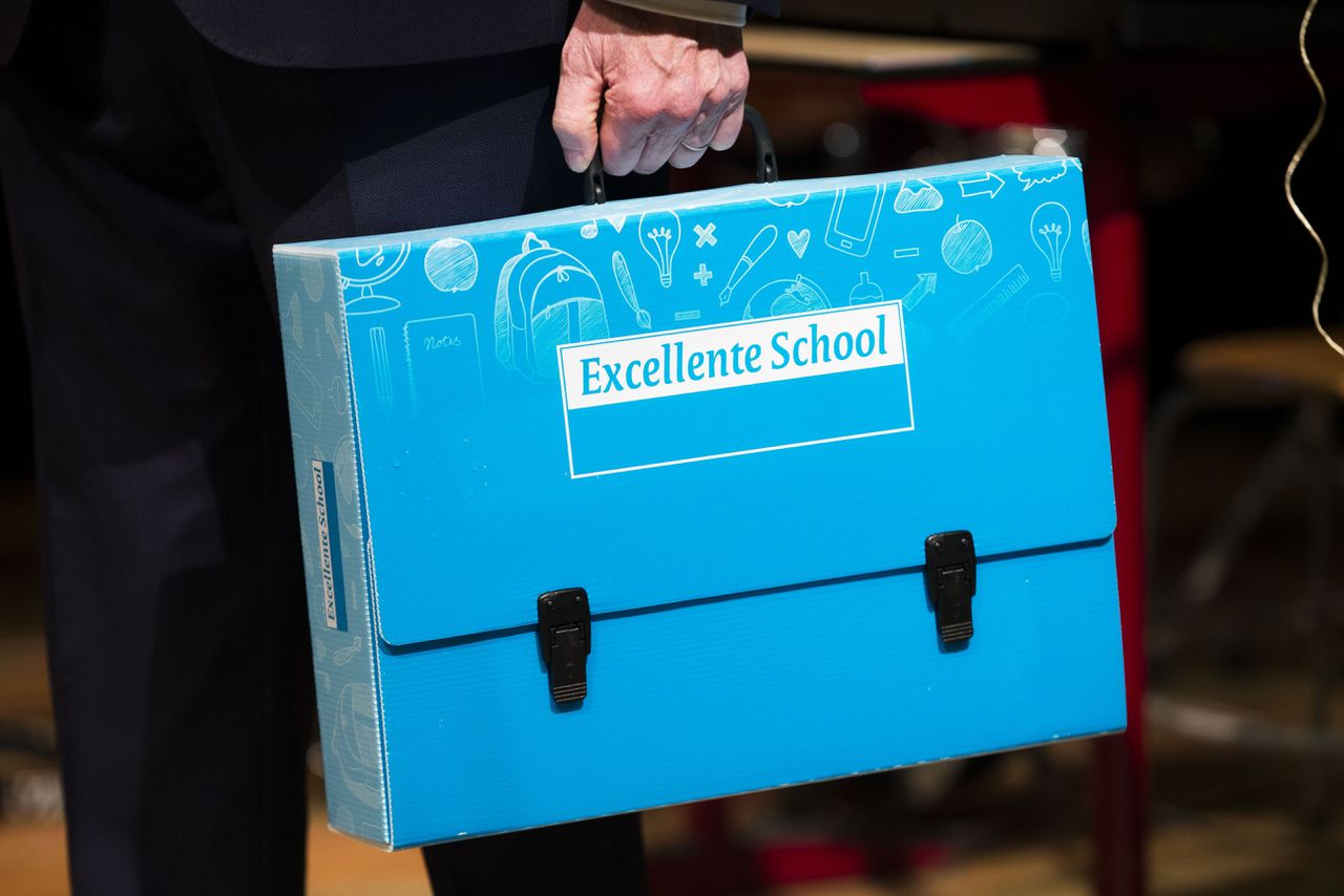 In 2017 reikte toenmalig minister Arie Slob (Onderwijs, ChristenUnie) het predicaat ‘Excellente school’ uit aan een school in Denekamp.