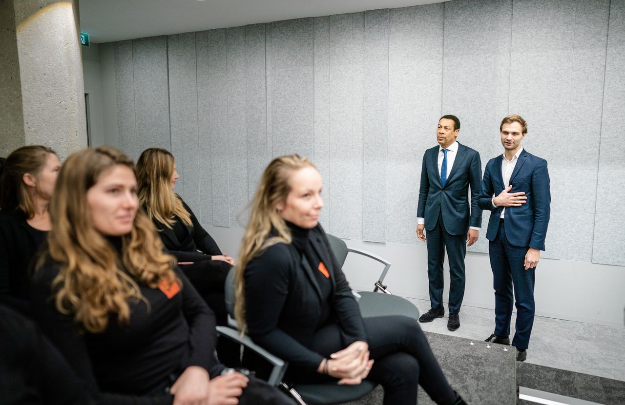 Verantwoordelijk minister Franc Weerwind (Rechtsbescherming, D66) en staatssecretaris Maarten van Ooijen (Volksgezondheid, CU) bij een commissiedebat over jeugdbescherming.