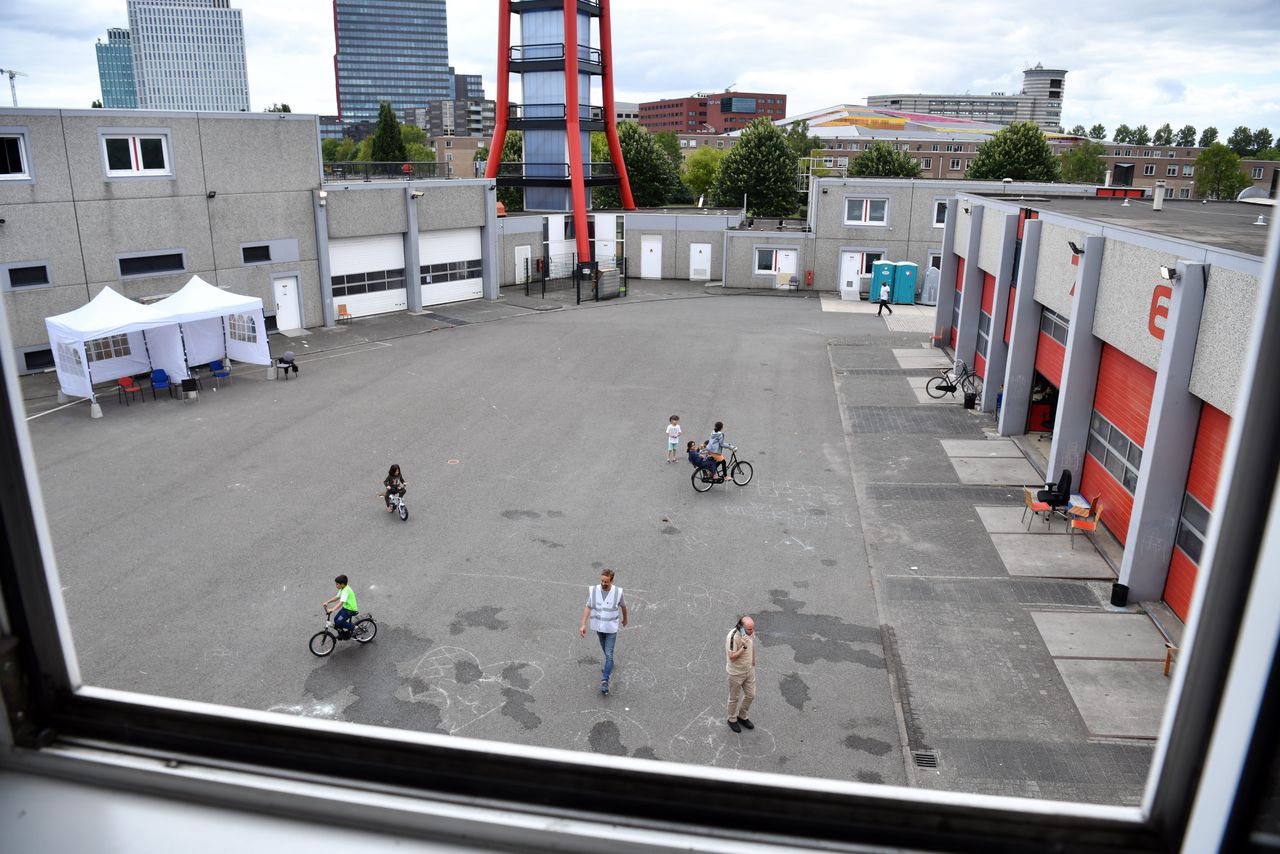 In Almere werd een leegstaande brandweerkazerne een ‘crisisnoodopvang.’