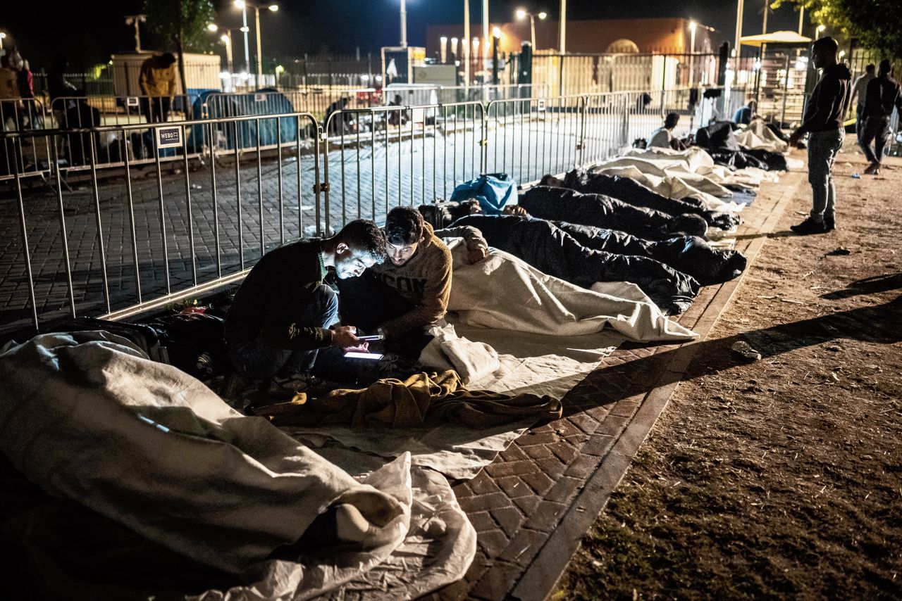 In het voormalig belastingkantoor in Alkmaar zou een Centrale Ontvangst Locatie (COL) komen voor 250 mensen, om de druk op aanmeldcentrum Ter Apel te verlichten. Daar sliepen vorig jaar mensen buiten.