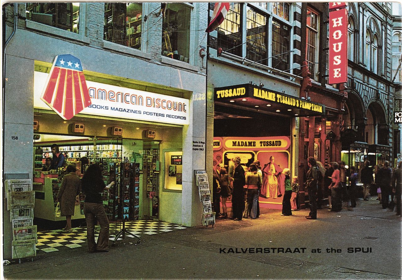 Het toenmalige American Discount Book Center aan de Kalverstraat in zijn openingsjaar (1972).