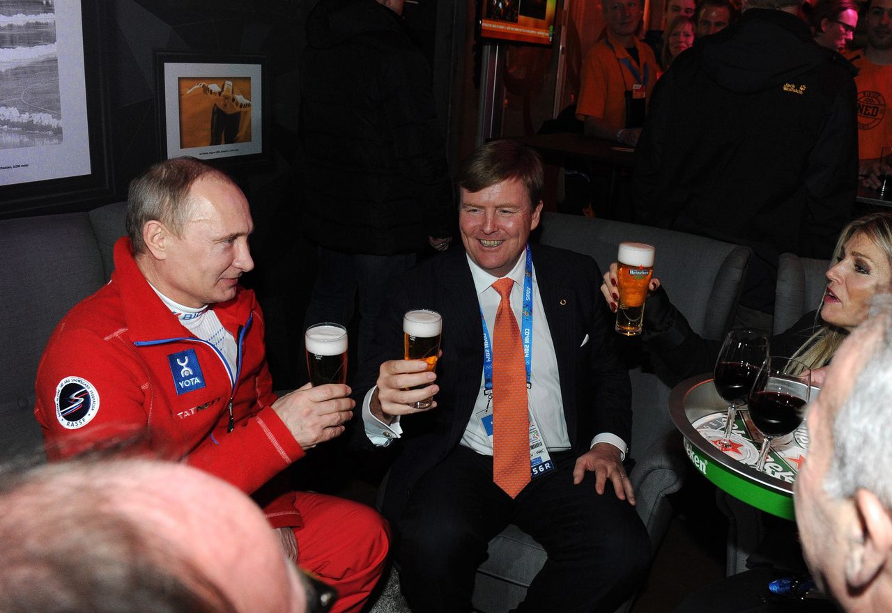 Het was het Kremlin dat vroeg of Willem-Alexander en koningin Máxima in het Holland Heineken House wilden aansluiten.