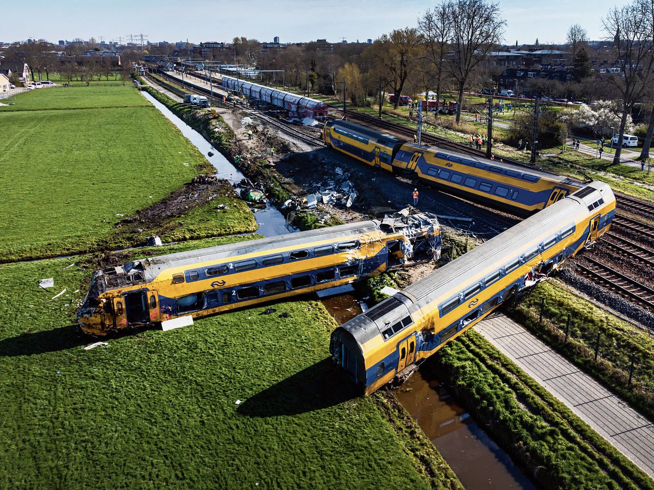 Bij het treinongeluk kwam een persoon om het leven.