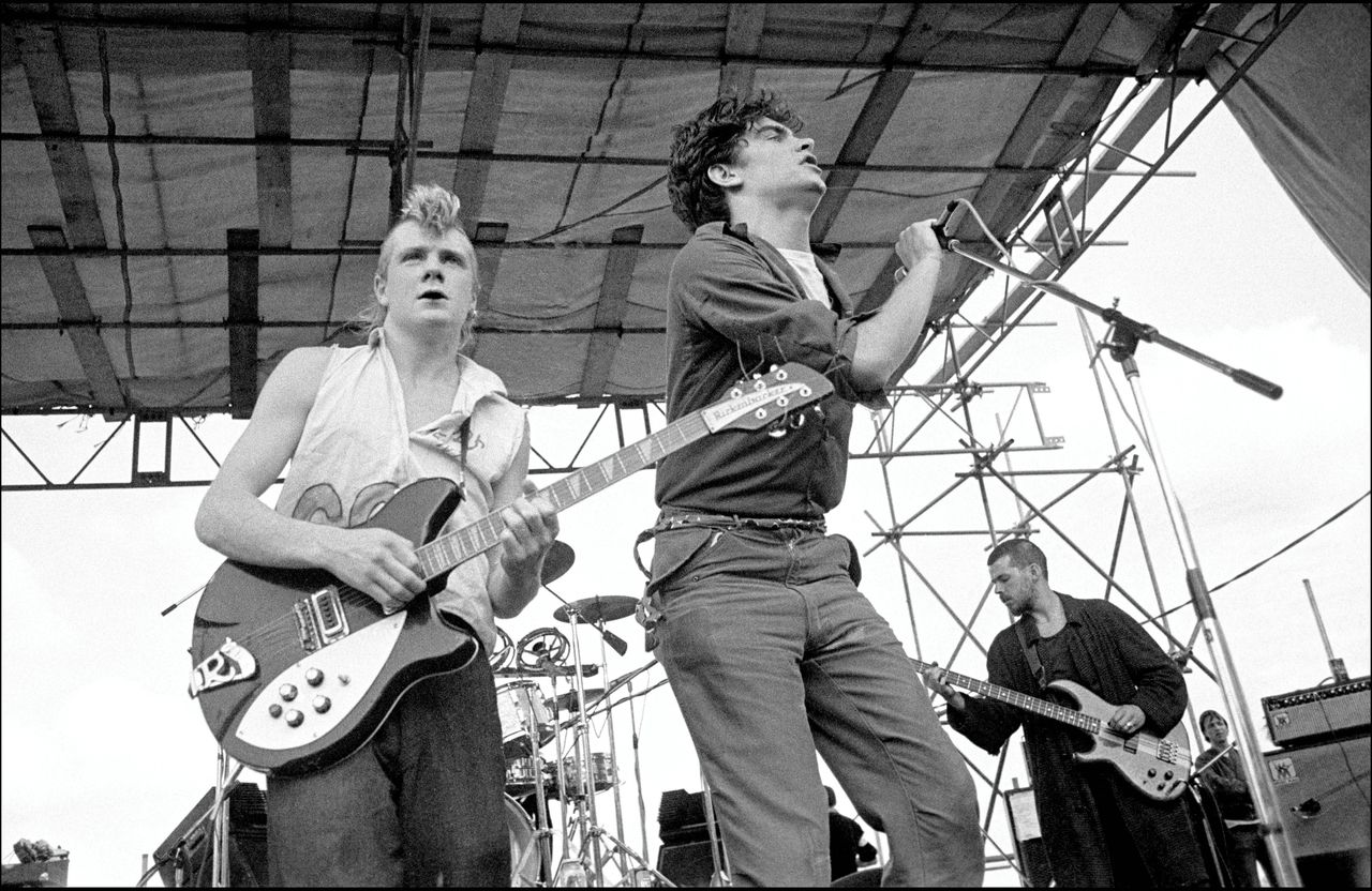 Gareth Sager, Mark Stewart en Dan Catsis van The Pop Group tijdens een concert in Alexandra Palace, London in 1980.