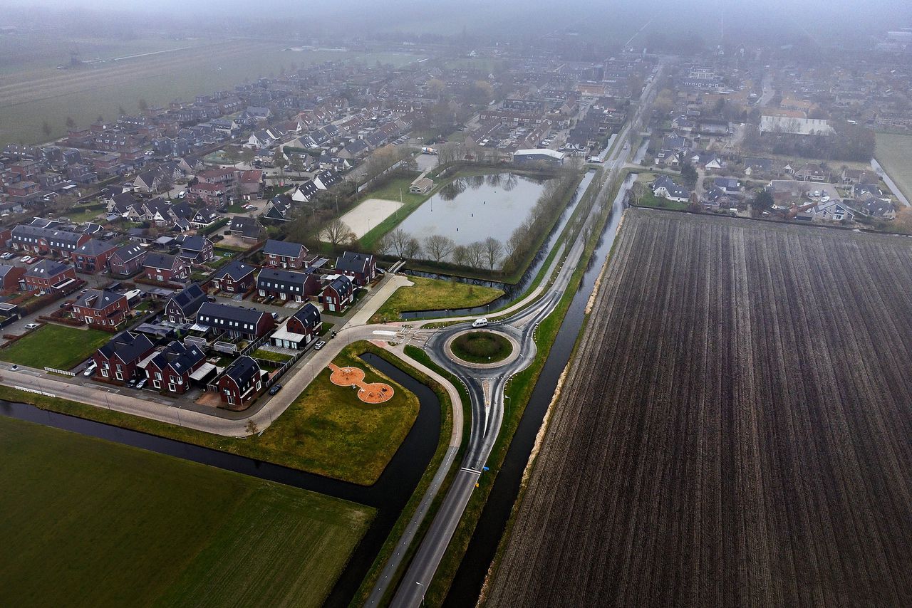 Stompetoren, Noord-Holland. Nederlanders zijn sterk verdeeld over de vraag wat meer ruimte moet krijgen: natuur, of landbouw en woningen, blijkt uit SCP-onderzoek.