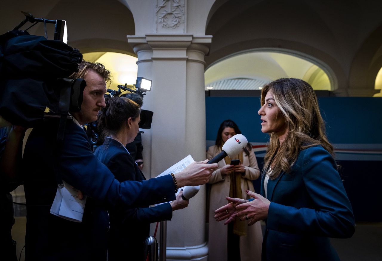 Minister Dilan Yesilgöz (Justitie en Veiligheid, VVD) geeft een reactie op het rapport van de Onderzoeksraad voor Veiligheid (OVV) over de beveiliging van bedreigde personen.