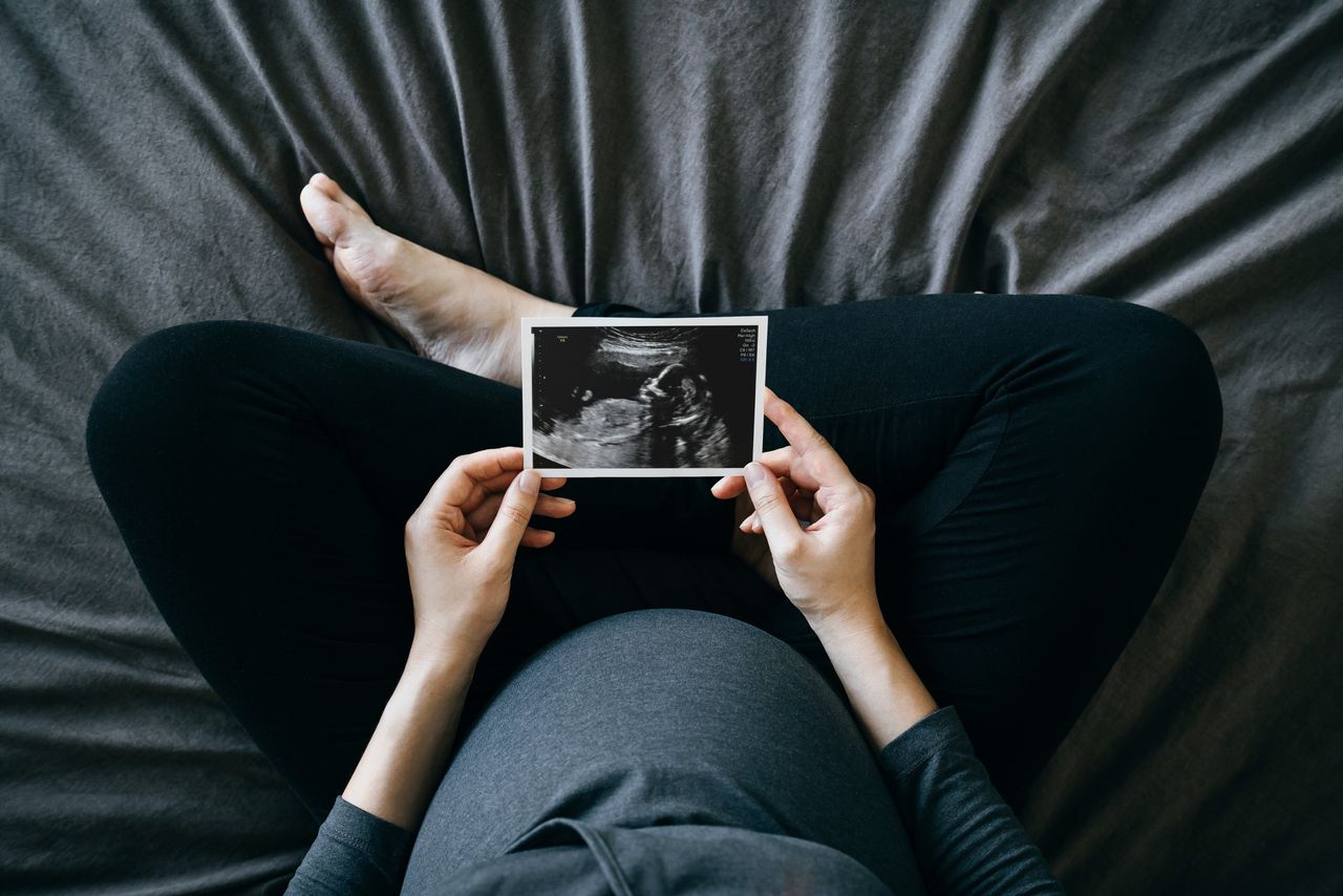 Vrouwen die binnen drie maanden na het stoppen met de anticonceptiepil zwanger raakten, kregen anderhalf keer vaker te maken met zwangerschapsvergiftiging en vroeggeboorte.