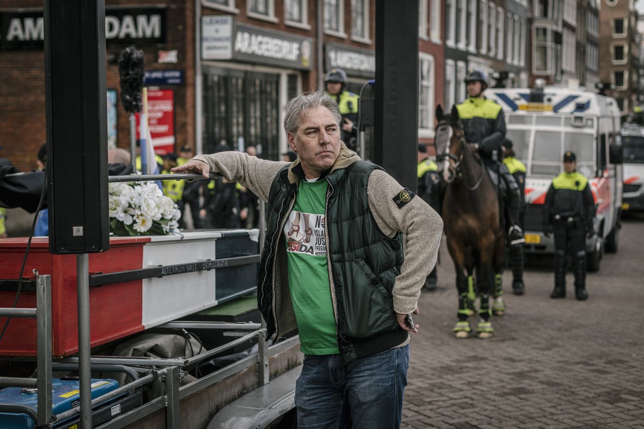 Wagensveld, die bekend staat als anti-moslimprovocateur, deed zijn uitspraken over de Koran voor het oog van een camera.