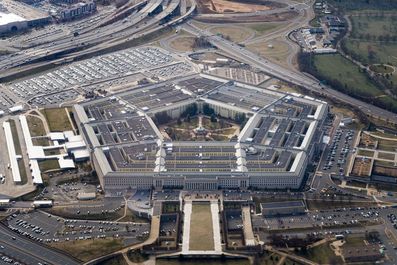 Het Amerikaanse Pentagon gaat verder onderzoek doen naar gelekte documenten, met gevoelige informatie over onder meer China en de oorlog in Oekraïne.