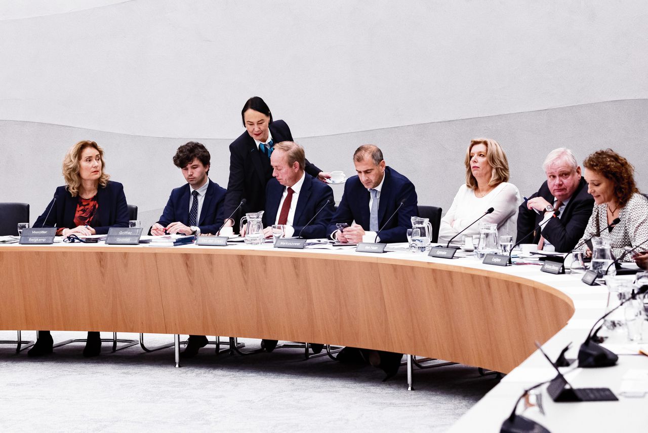 De Commissie voor de Werkwijze debatteerde vorig jaar november met Tweede Kamervoorzitter Vera Bergkamp over het onderzoek naar de klachten van onveiligheid van het personeel onder oud-Kamervoorzitter Khadija Arib.