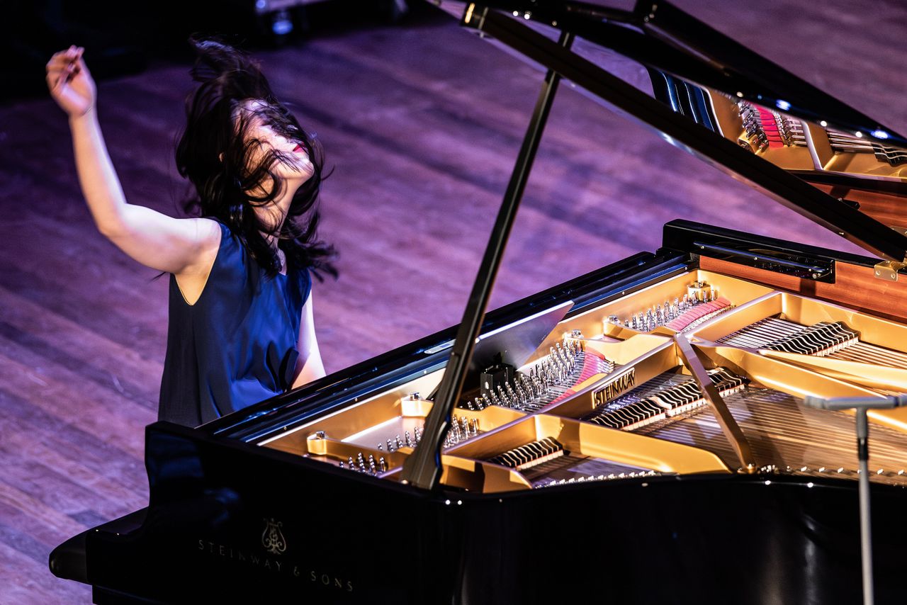 Pianiste Yeol Eum Son tijdens haar optreden op de Piano Biënnale.