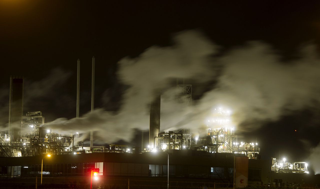 Chemieconcern DuPont in Dordrecht. De provincie wilde de uitstoot van alle PFAS-verbindingen beperken, maar kreeg geen gelijk bij de rechtbank.