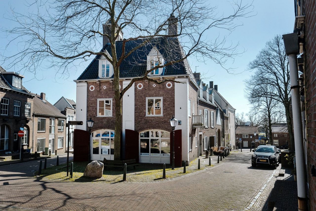 De oude brandweerkazerne waarvan het koopcontract ontbonden is.