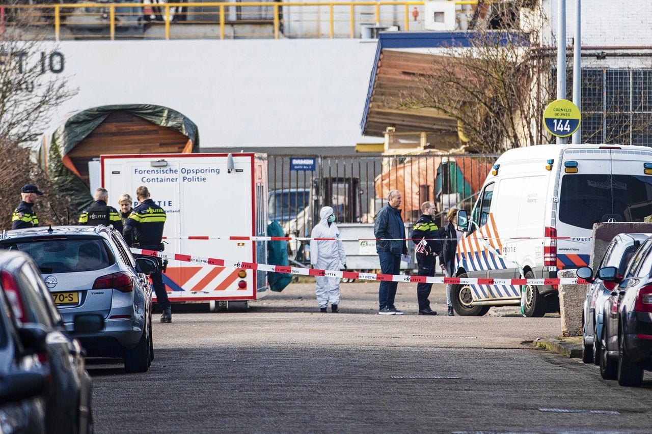 Nog geen week nadat de kroongetuigendeal met Nabil B. openbaar werd, wordt zijn broer Reduan geliquideerd (boven). In de jaren erna volgen zijn advocaat Derk Wiersum (midden) en vertrouwenspersoon Peter R. de Vries (onder).