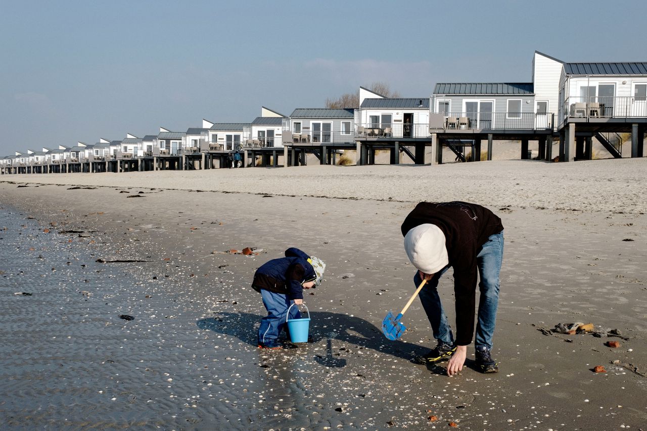 Roompot wil het Beach Resort op Noord-Beveland uitbreiden, op het strand van Noord-Beveland. Het is Natura 2000-gebied.