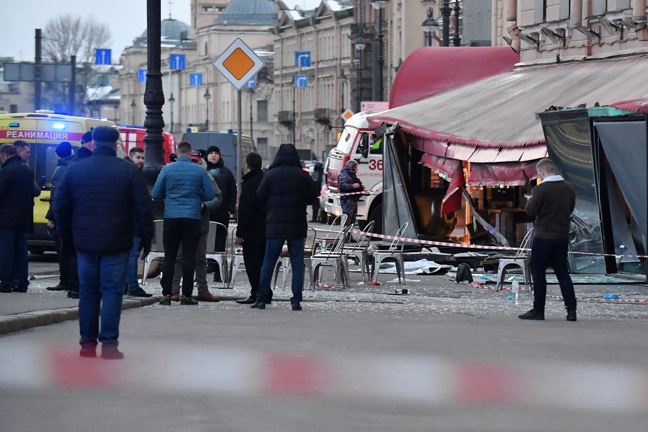 Ravage na de dodelijke explosie in het café in Sint-Petersburg waarbij Tatarsky om het leven kwam.