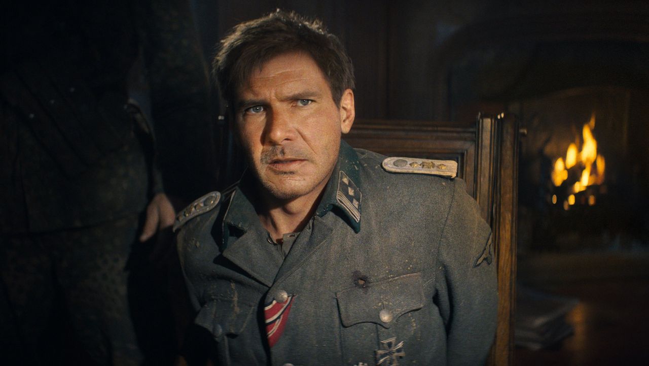 AI tovert de 80-jarige Harrison Ford met behulp van archiefbeeld om tot een piepjonge Indiana Jones in ’Indiana Jones and the Dial of Destiny’.