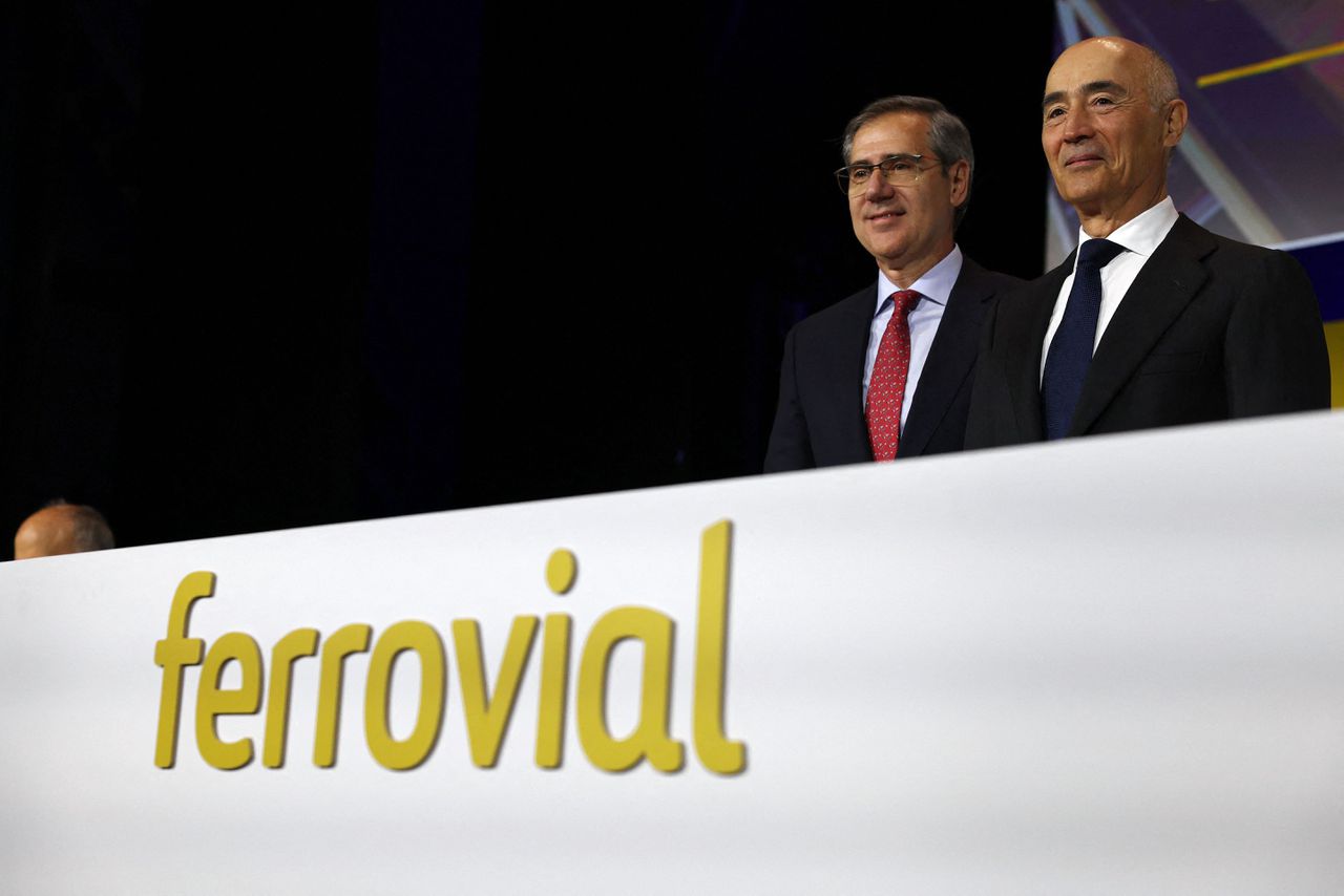 Ferrovial-bestuursvoorzitter Rafael del Pino en uitvoerend directeur Ignacio Madridejos wonen de aandeelhoudersvergadering bij.