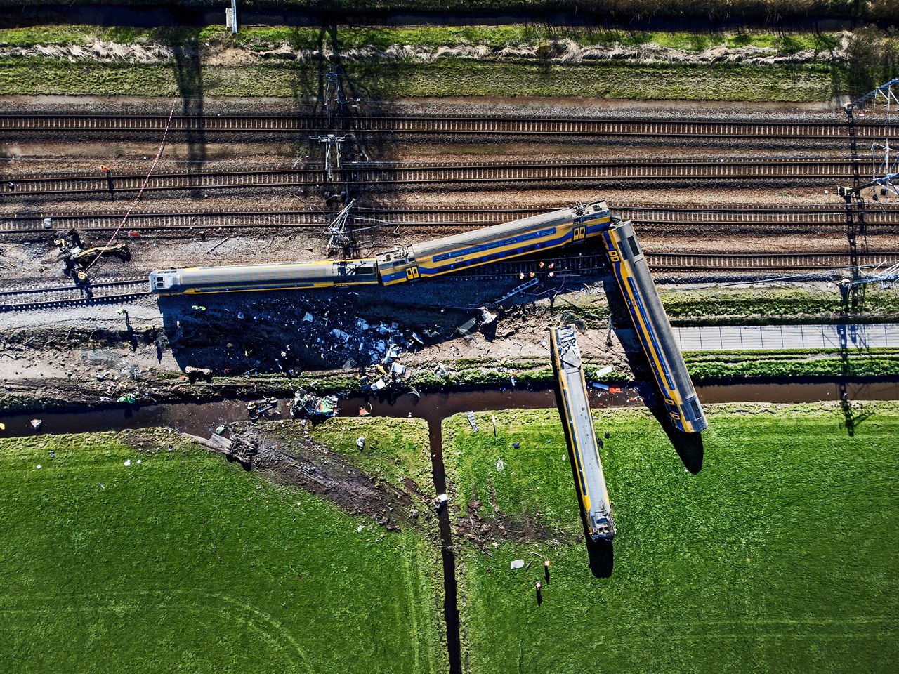 Dronefoto van het treinongeluk bij Voorschoten.