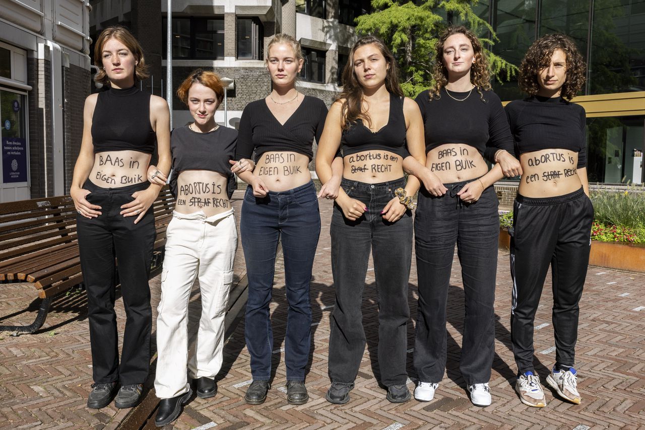 Demonstratie bij de Tweede Kamer op internationale dag van de abortuszorg, september 2022.