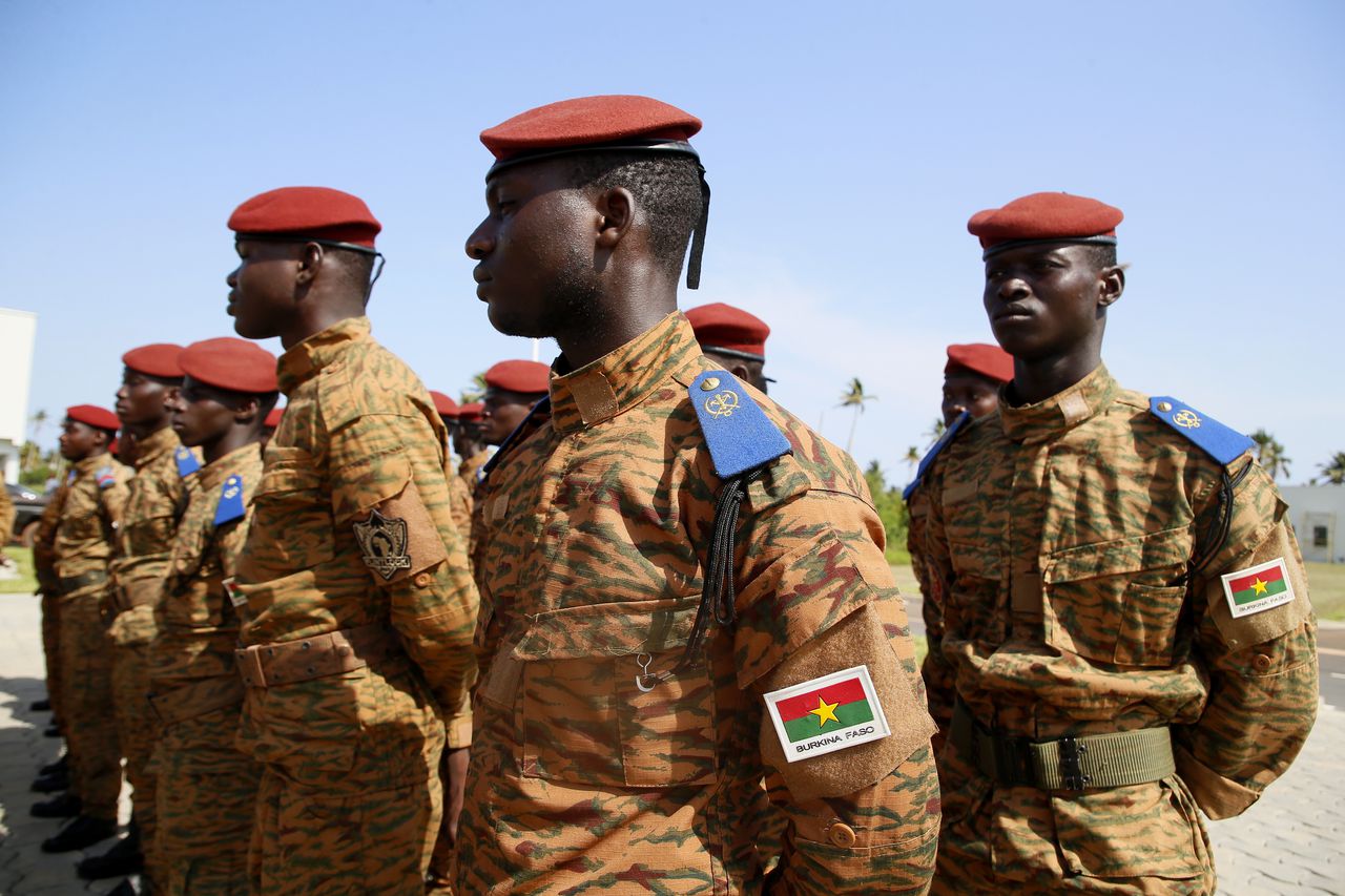 Militairen uit Burkina Faso tijdens een legeroefening eerder dit jaar.