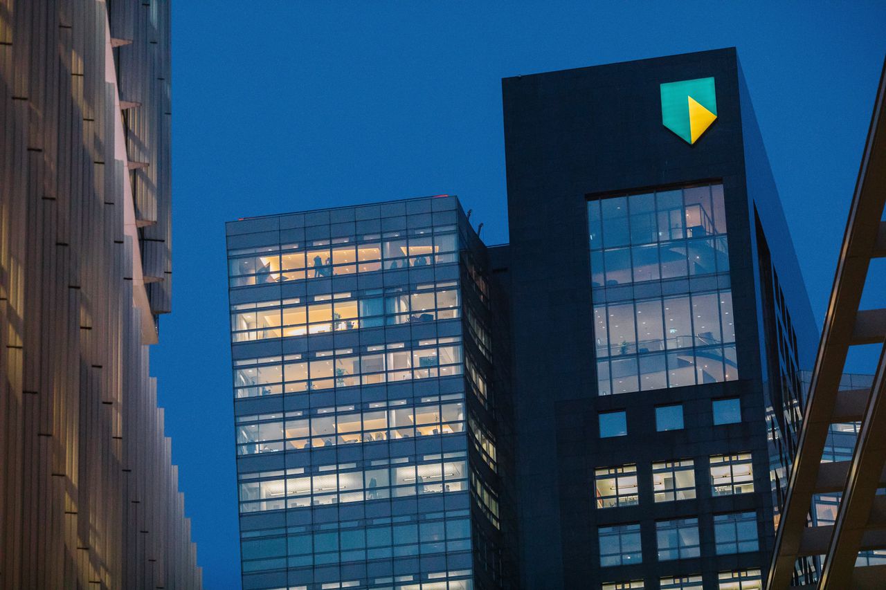 ABN Amro had een goed eerste kwartaal: de staatsbank zag de winst met 77 procent stijgen tot 523 miljoen euro.