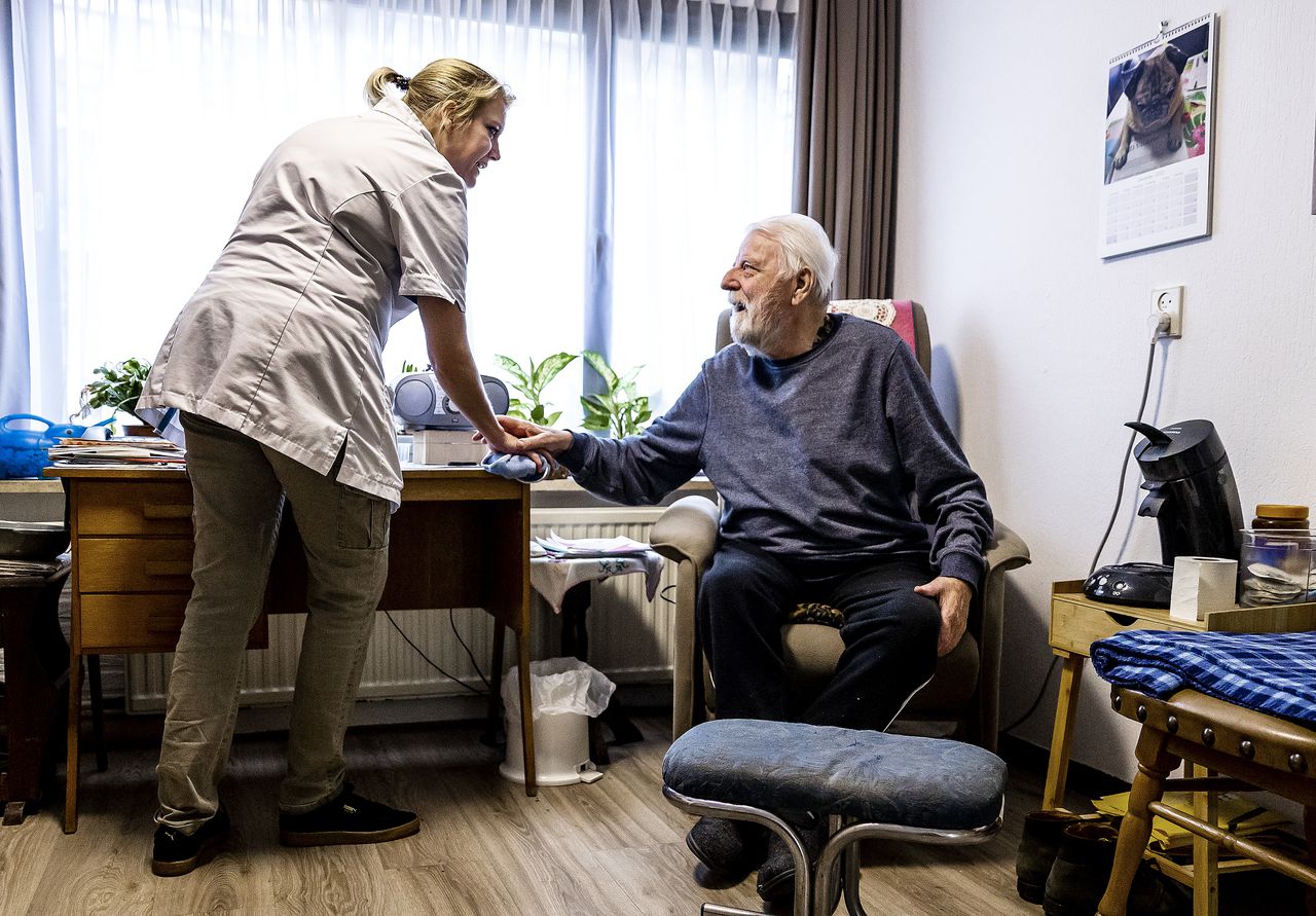 Mensen kunnen een pgb aanvragen voor onder meer verpleging.