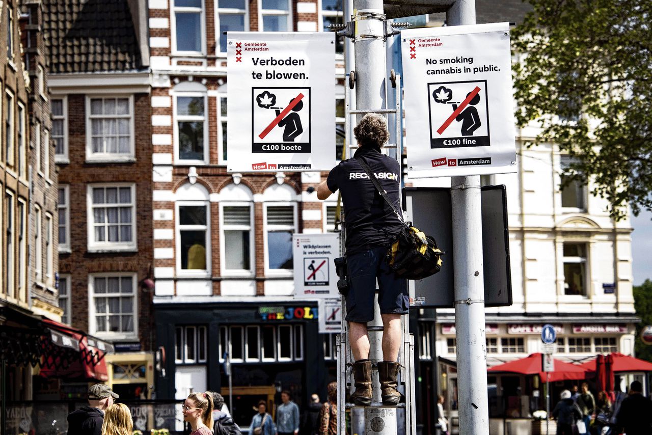 Borden maken duidelijk waar het blowverbod geldt.