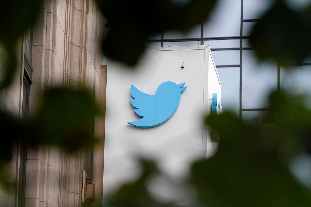 Door de hack in het systeem van Twitter konden handlangers bekende accounts overnemen en berichten plaatsen namens hen.