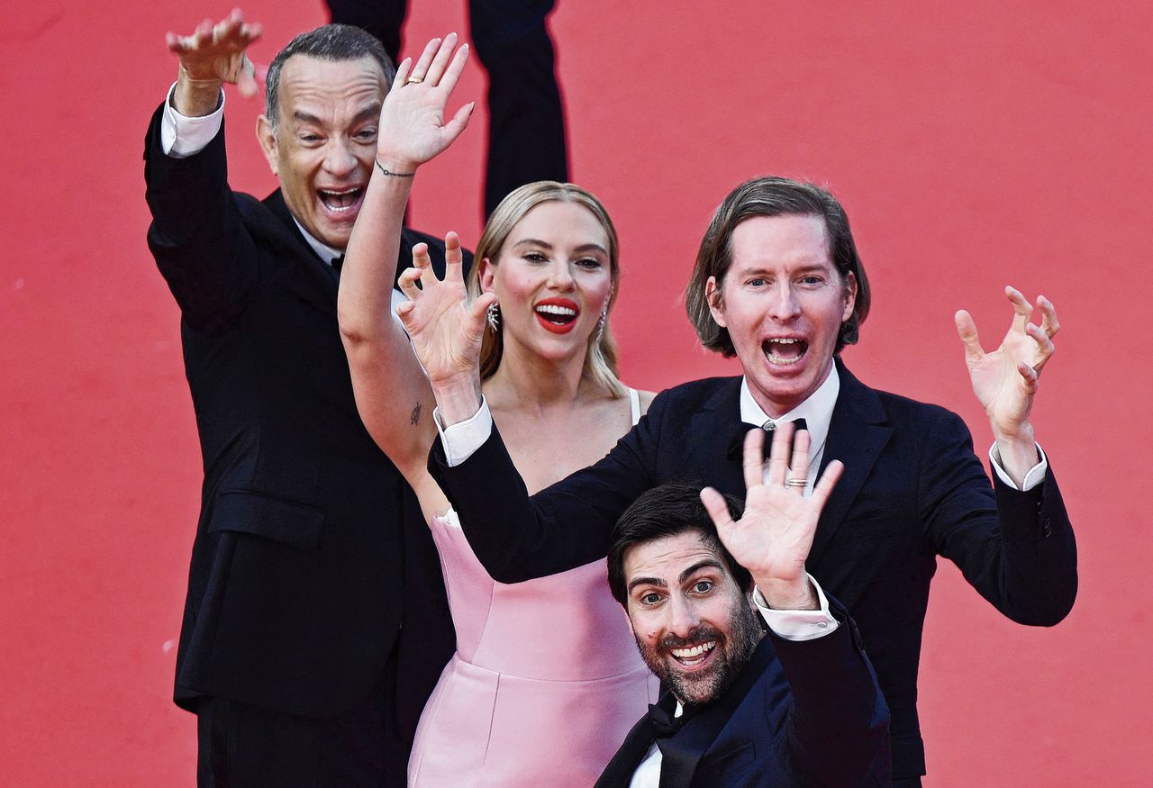 Acteur Tom Hanks, actrice Scarlett Johansson, regisseur Wes Anderson en acteur Jason Schwartzman in Cannes.